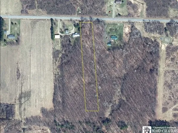 12061 Pudding Lane Rd, Perrysburg, NY 14129