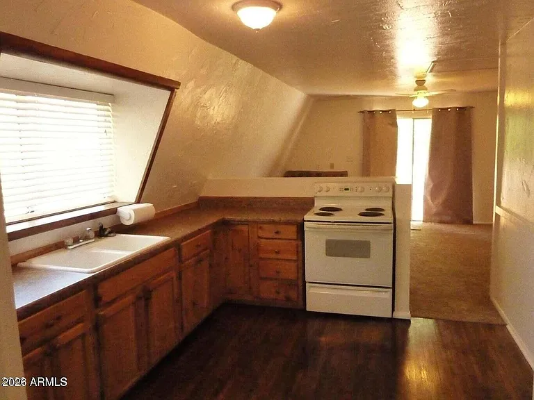 312 W Roundup Rd — Photo 4