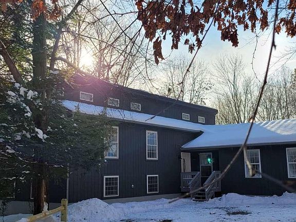 2nd image of 3583 Acorn Cir