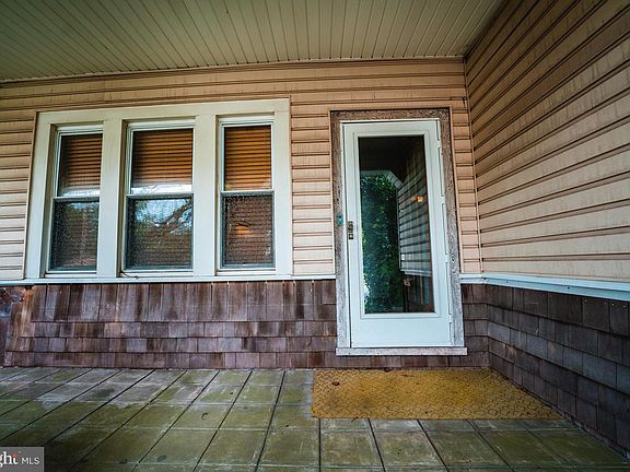 3rd image of 602 Coleraine Rd