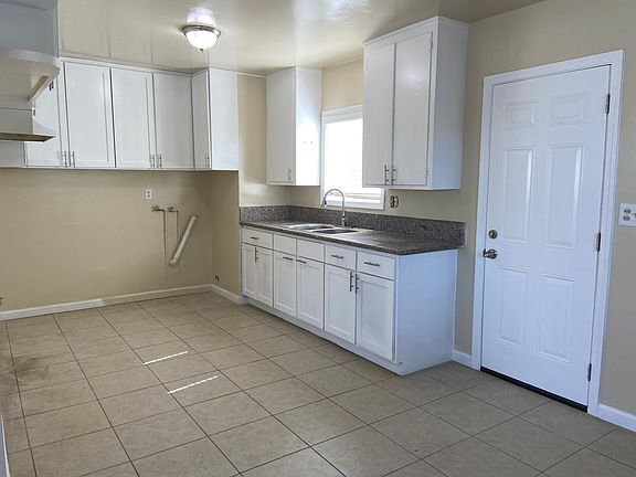 2nd image of 13805 Kornblum Ave