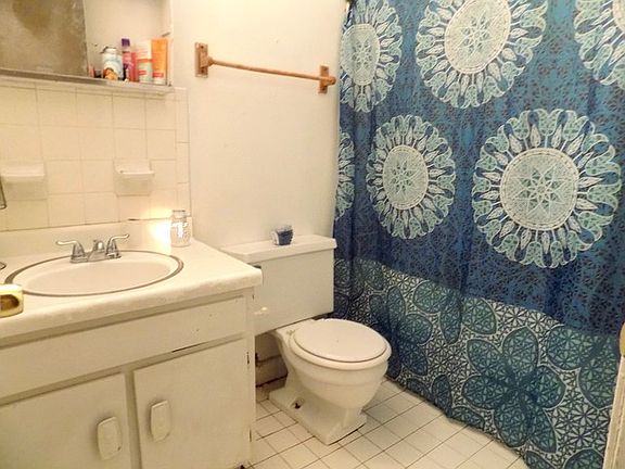 5th image of 633 Farmington Pl