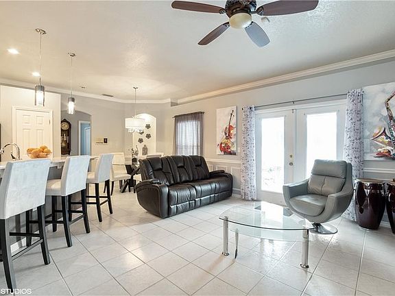 4th image of 1824 Sir Lancelot Cir
