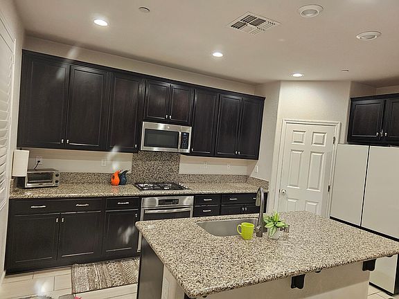 3rd image of 246 E Bella Serata Ave