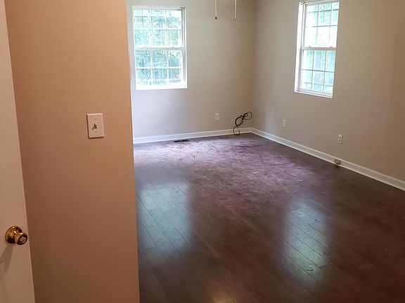 5th image of 3327 Shields Ave