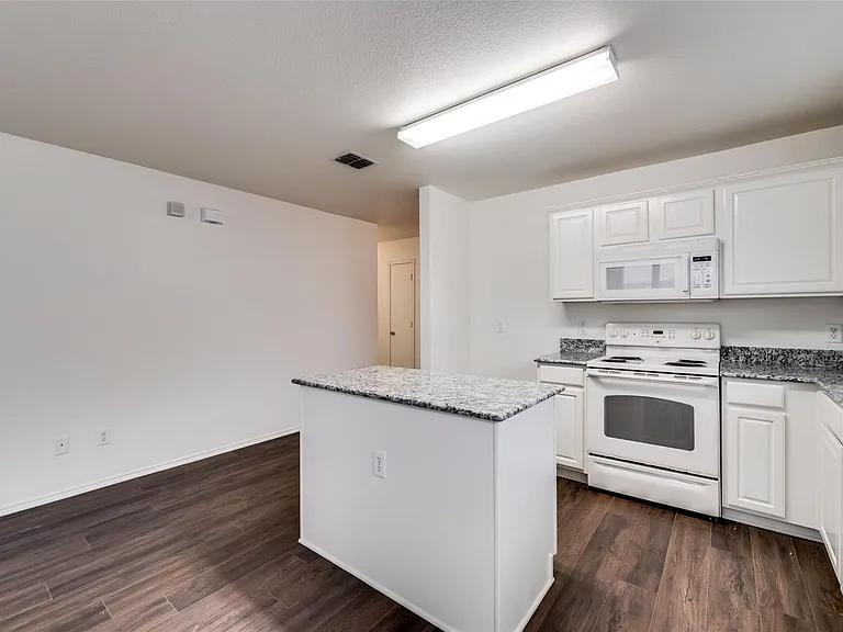 2946 Midbury Dr — Photo 12