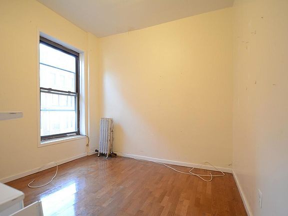 5th image of 101 W 75th St APT 3a