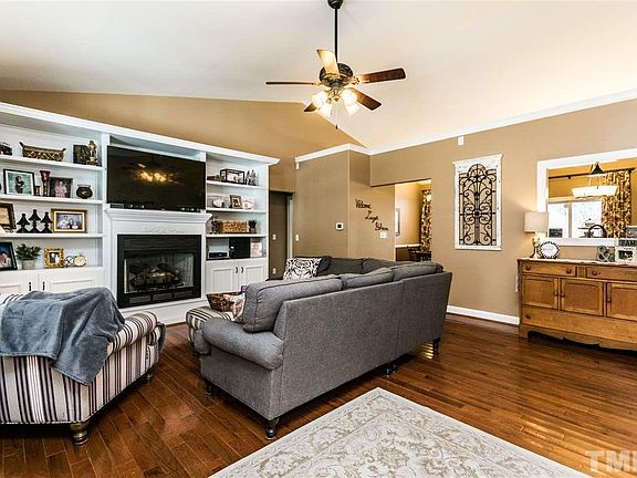 4th image of 210 Denvale Dr