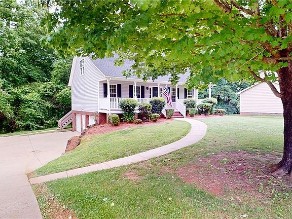 2nd image of 131 Foxcroft Dr