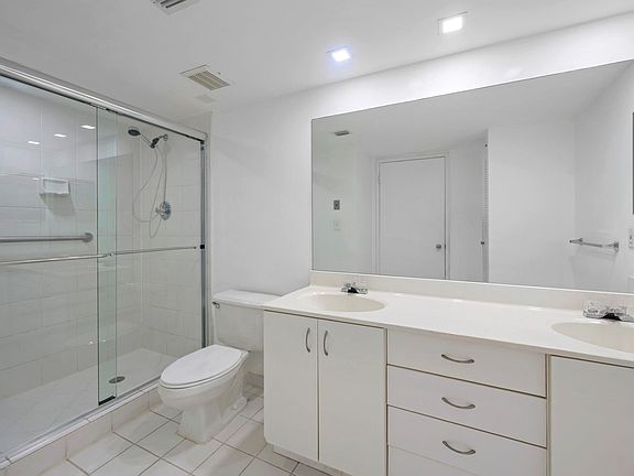 5th image of 3300 NE 192nd Street #915