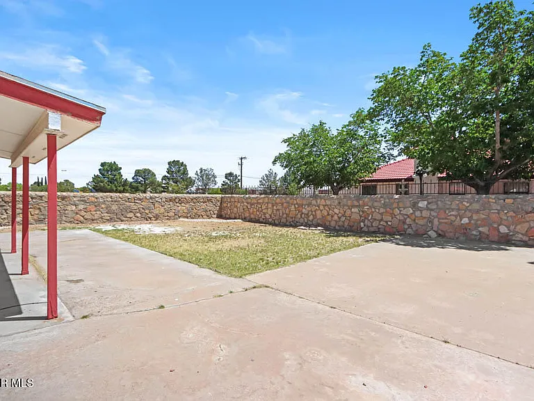 1478 Gene Torres Dr — Photo 32