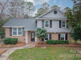 5634 Sharon Rd, Charlotte, NC 28210