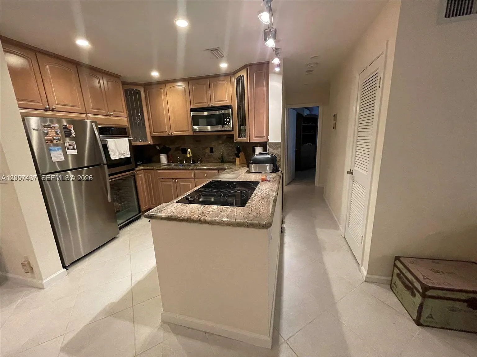 Bay Colony Club Condo — Photo 3