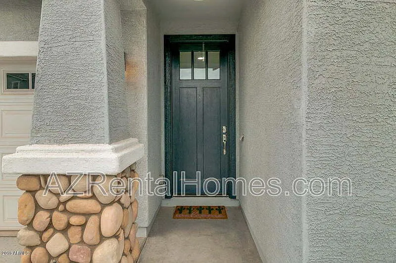 4 bed, 2.0 bath, 1704 sqft, $2,595 — Photo 4