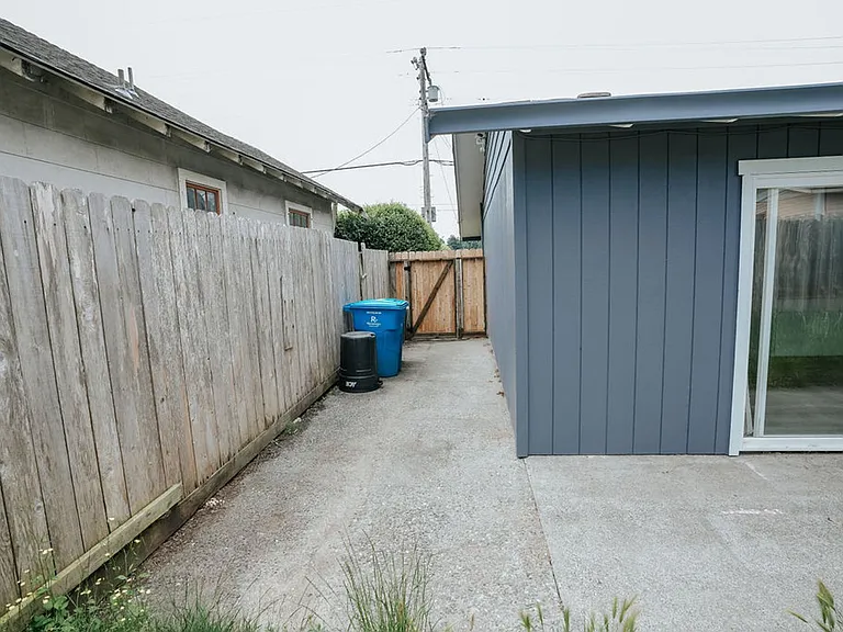 2613 Spring St — Photo 22