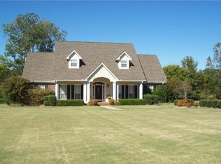 135 Ridgeview Dr, Tupelo, MS 38801