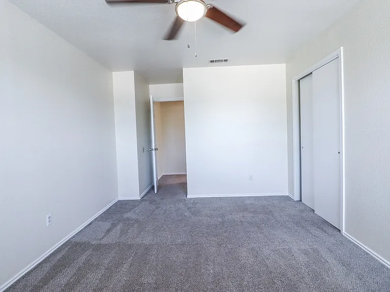 404 Jennifer Cir — Photo 34