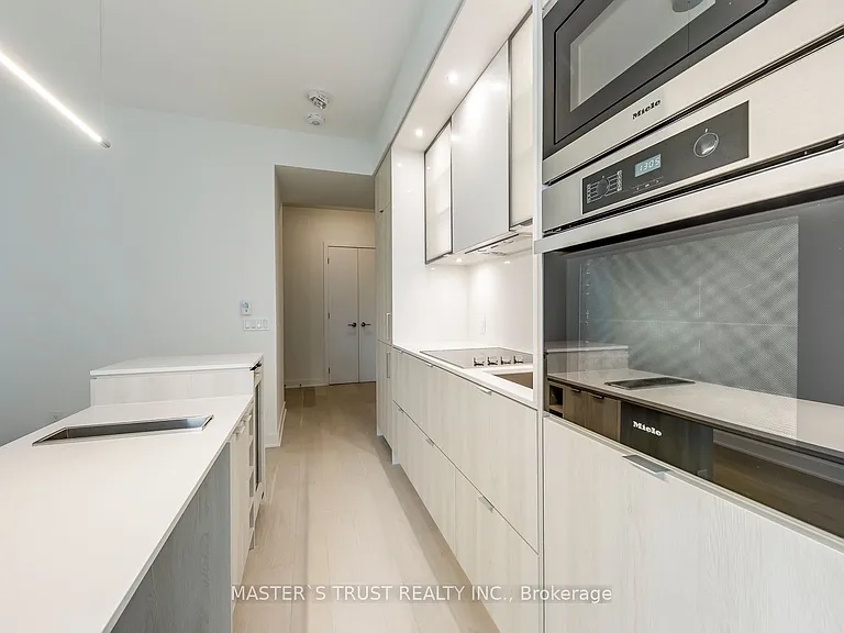11 Yorkville Ave #2507 — Photo 12