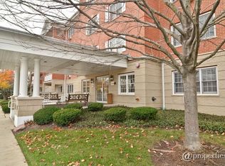 1220 Depot St UNIT 101, Glenview, IL 60025
