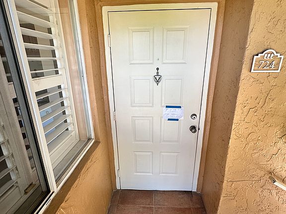 3rd image of 724 NW 92nd Ave