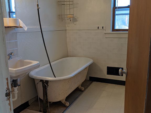 5th image of 1024 Drake St #2