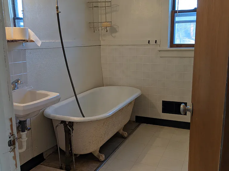 1024 Drake St #2 — Photo 5