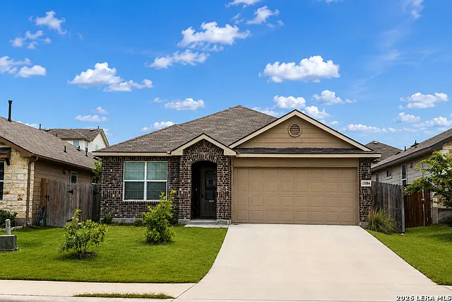 4 bed, 2.0 bath, 1884 sqft, $2,000 — Photo 1
