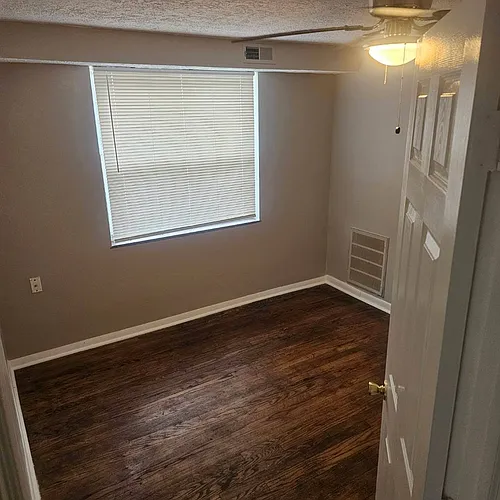 5647 Hamilton Ave #4 Photo 1