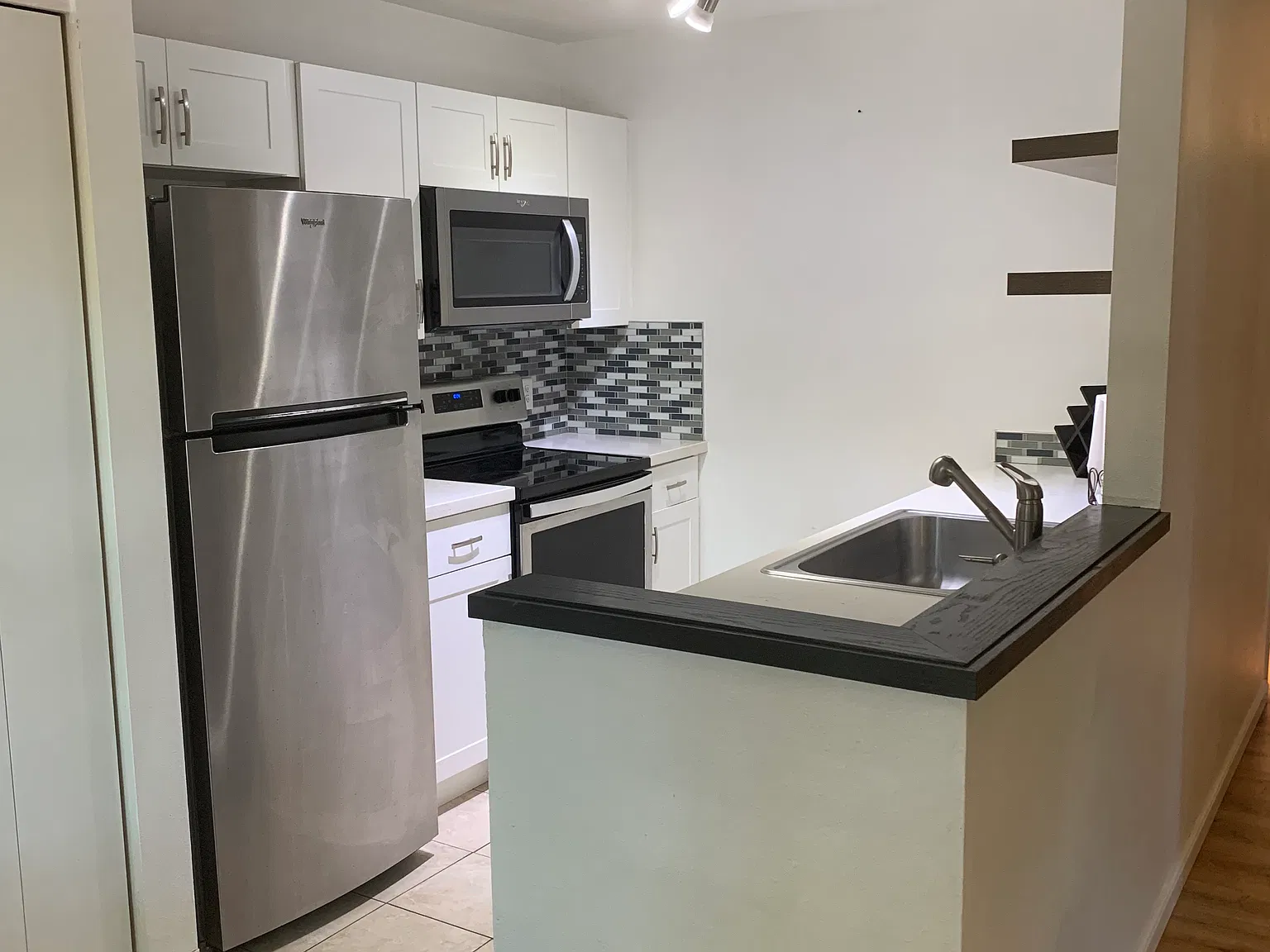 140 Uwapo Rd — Photo 4