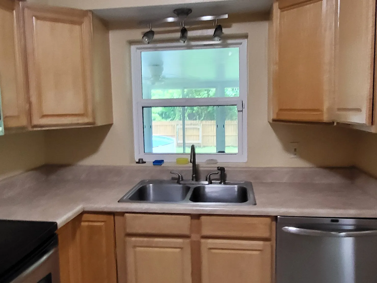 3 bed, 1342 sqft, $2,200 — Photo 4