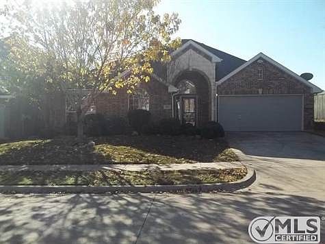 1st image of 415 Persimmon Dr