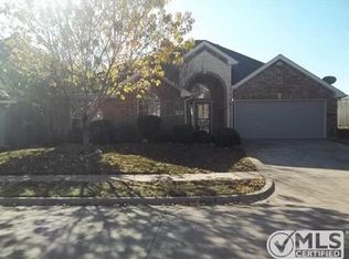 415 Persimmon Dr, Grand Prairie, TX 75052