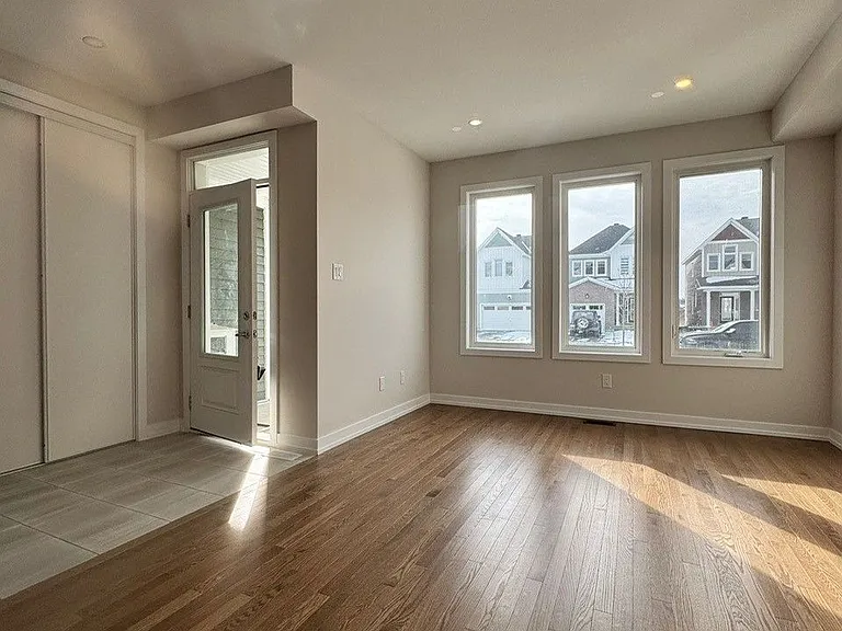 534 Oldenburg Ave — Photo 2