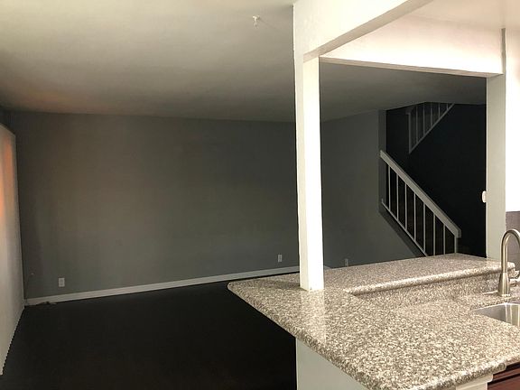 3rd image of 8000 Woodland Dr