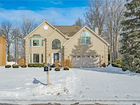 611 Briarwood Ln, Lewiston, NY 14092