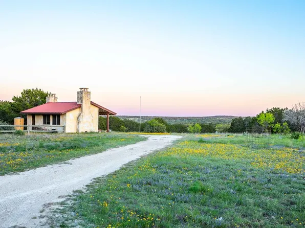 1189 E Camino Oval, Mountain Home, TX 78058