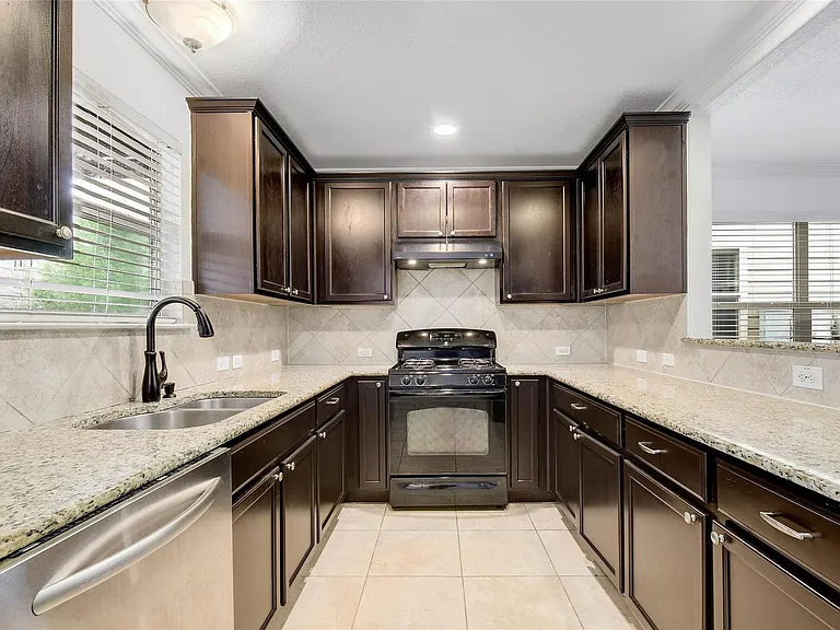 7201 Outfitter Dr — Photo 8