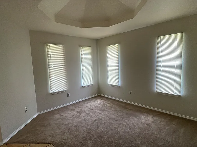 1305 James Cir — Photo 5
