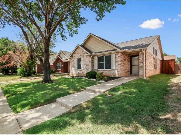 9005 Stewart St, Aubrey, TX 76227
