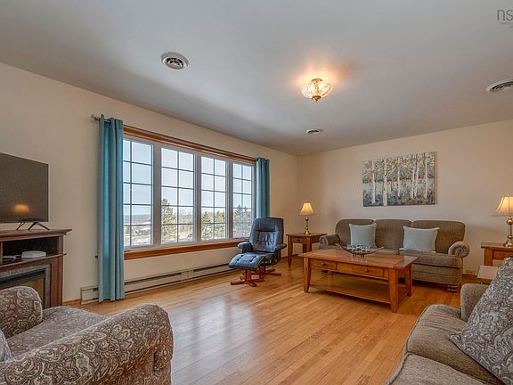 4th image of 33 Oak Island Rd