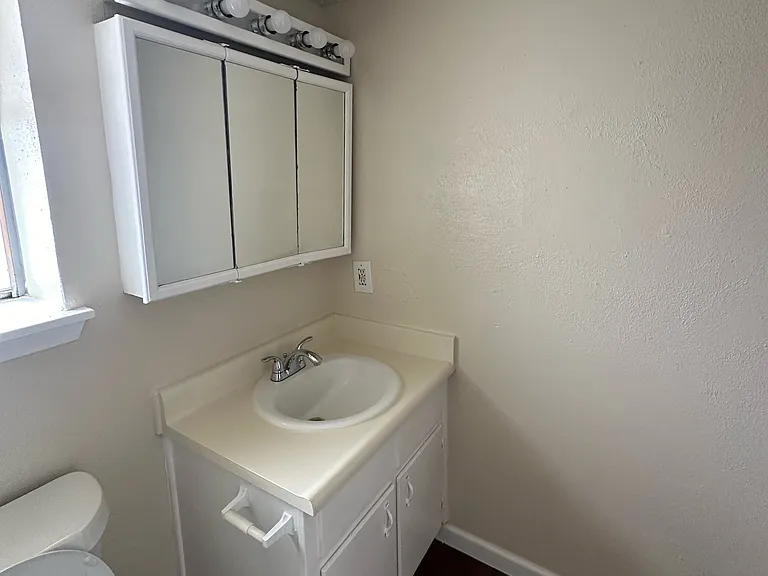 Las Brisas Apartments — Photo 8