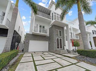8271 NW 34th Dr, Doral, FL 33122
