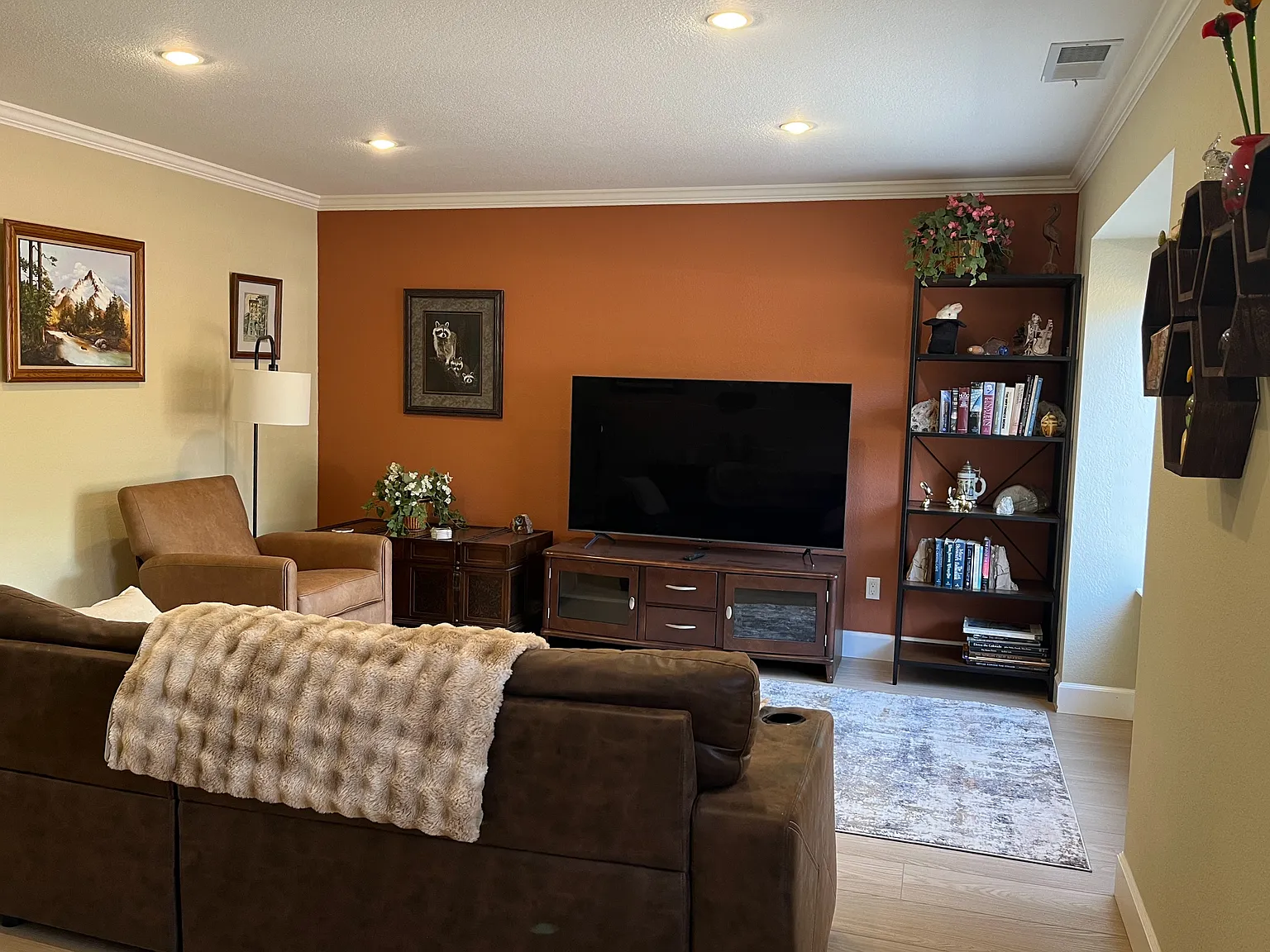 3 bed, 2.5 bath, 1464 sqft, $3,900 — Photo 3