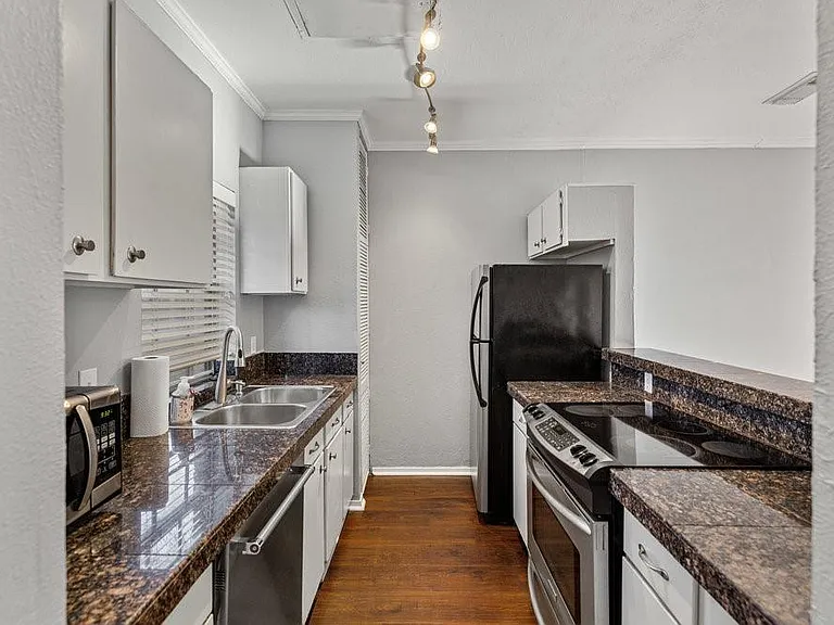 3818 N Hall St #125 — Photo 11