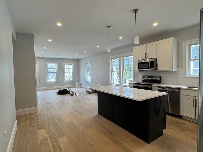 51 Fairbanks St #10 — Photo 2