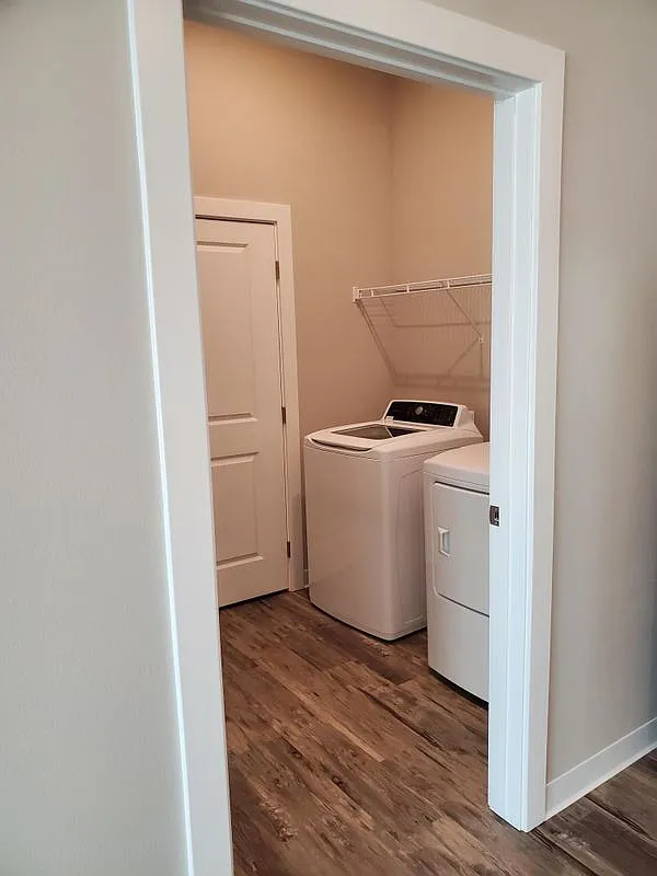 1 bed, 1.0 bath, 900 sqft, $1,025 — Photo 2
