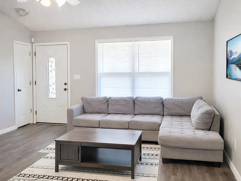 10348 Commons Xing — Photo 1