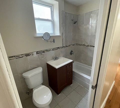 4th image of 518 9th St APT 1L