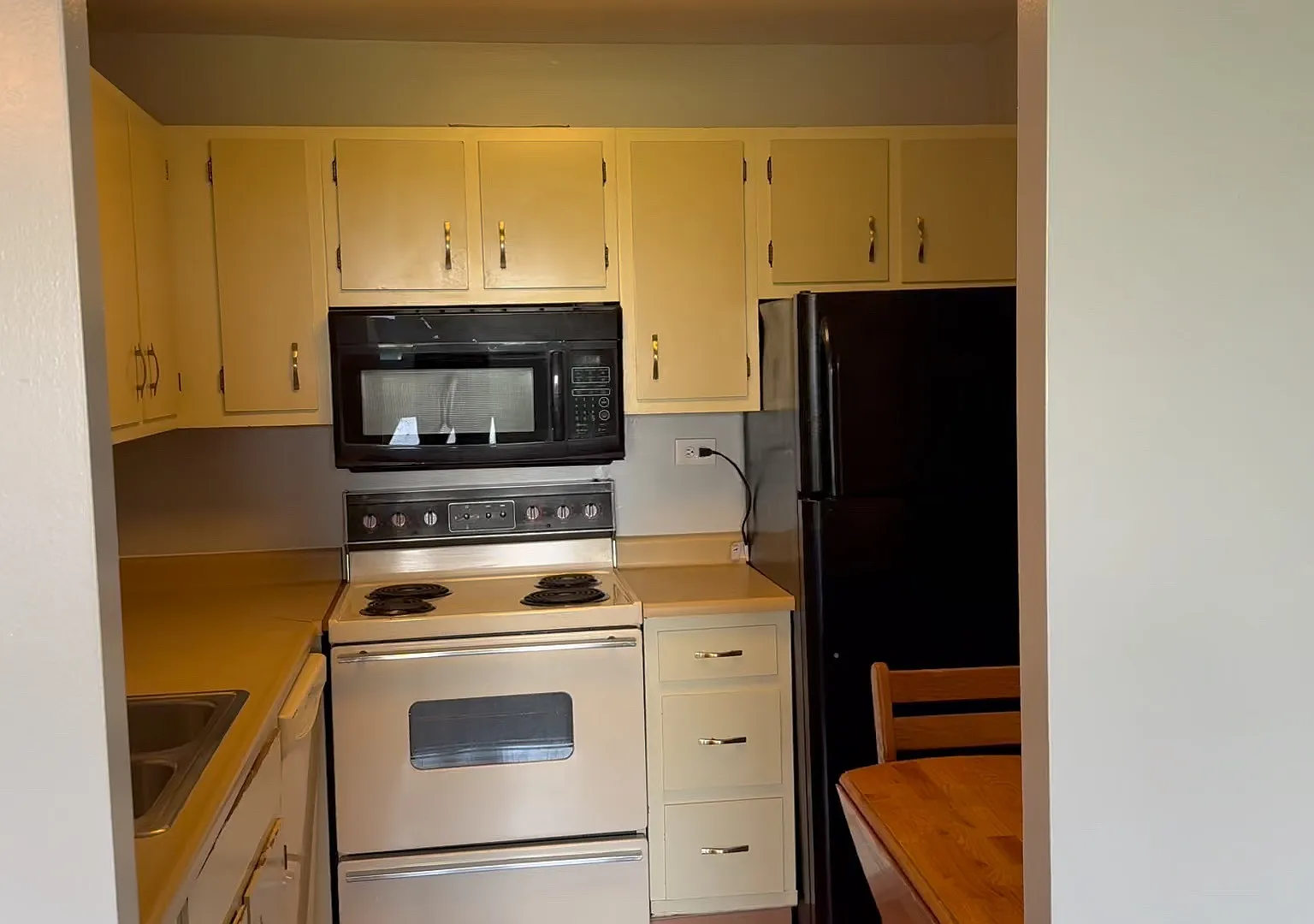 425 Walnut Creek Ln — Photo 1