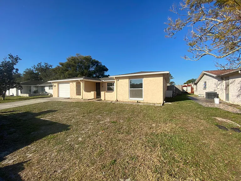 9105 Hermitage Ln — Photo 3